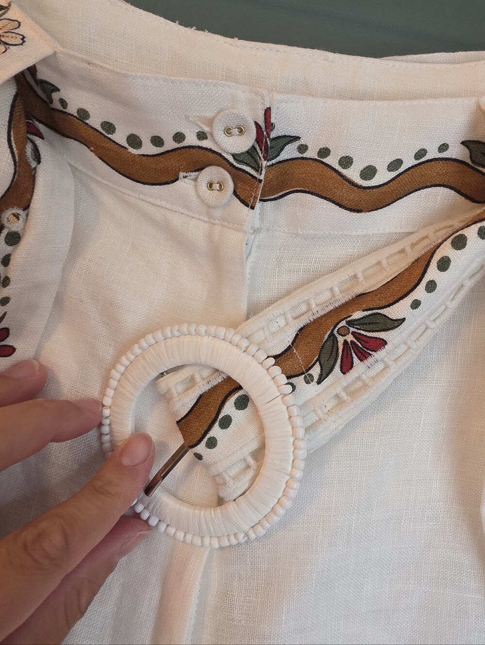 FARM Rio White Floral & Strawberry High-Waist Scalloped Shorts With Belt - Picture 5 of 8